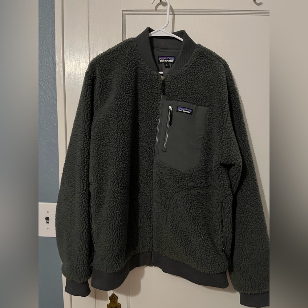 Patagonia fleece. Mens large. Gray